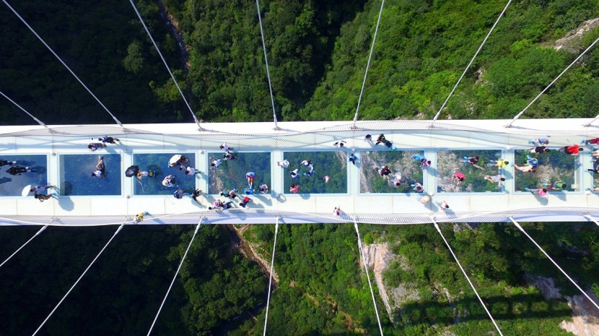 Κίνα: Άνοιξε η μεγαλύτερη γυάλινη γέφυρα του κόσμου 